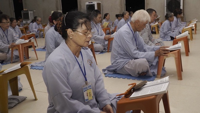 The 8th retreat “Learning the Practice as the Buddha Teachings” at Dong Cao Pagoda