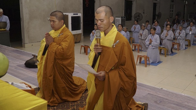 The 8th retreat “Learning the Practice as the Buddha Teachings” at Dong Cao Pagoda