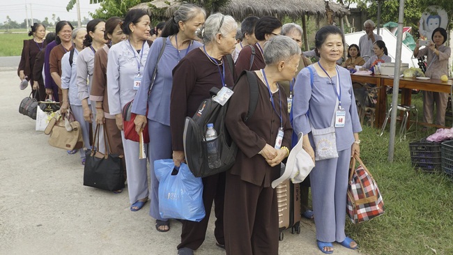 The 8th retreat “Learning the Practice as the Buddha Teachings” at Dong Cao Pagoda