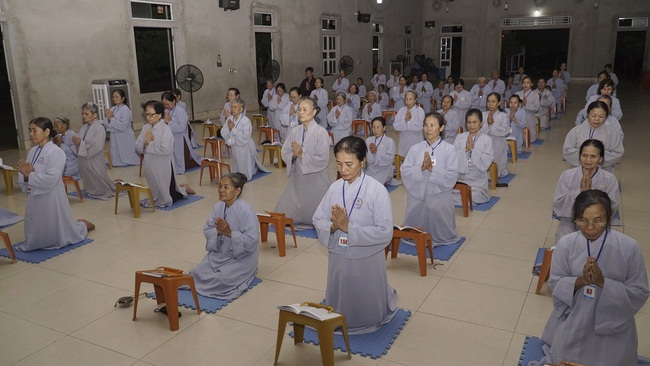 The 8th retreat “Learning the Practice as the Buddha Teachings” at Dong Cao Pagoda