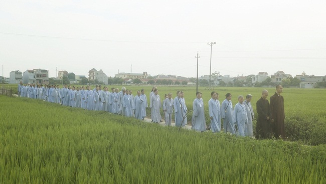 The 8th retreat “Learning the Practice as the Buddha Teachings” at Dong Cao Pagoda