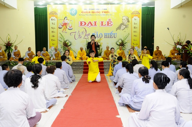 The night Lighting up the Candles of Gratitude on the Filial Piety Season at Quoc Thoi Pagoda.