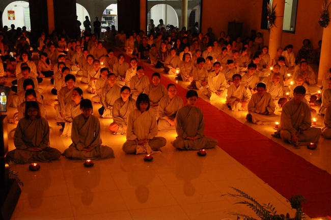 The night Lighting up the Candles of Gratitude on the Filial Piety Season at Quoc Thoi Pagoda.