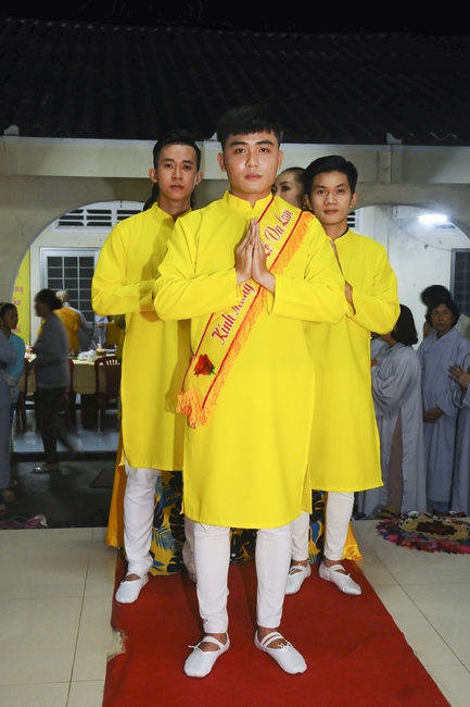 The night Lighting up the Candles of Gratitude on the Filial Piety Season at Quoc Thoi Pagoda.
