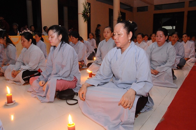 The night Lighting up the Candles of Gratitude on the Filial Piety Season at Quoc Thoi Pagoda.