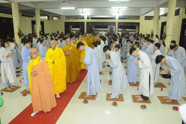 The night Lighting up the Candles of Gratitude on the Filial Piety Season at Quoc Thoi Pagoda.