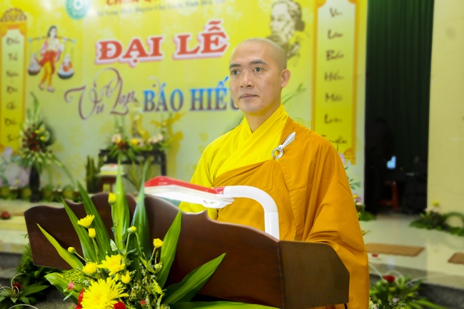 The night Lighting up the Candles of Gratitude on the Filial Piety Season at Quoc Thoi Pagoda.