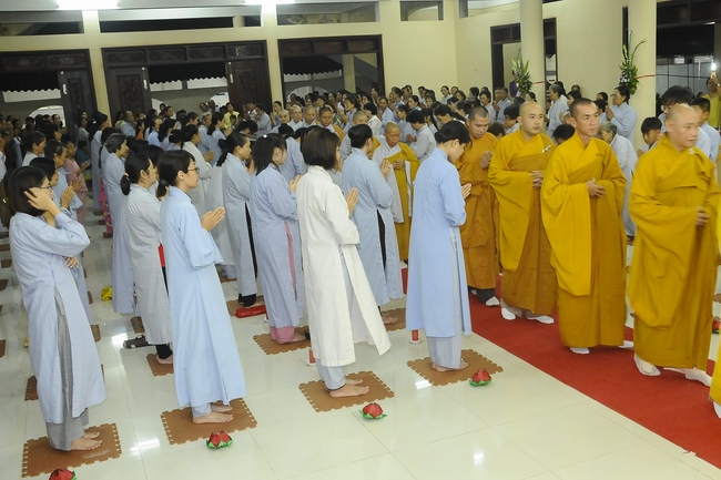The night Lighting up the Candles of Gratitude on the Filial Piety Season at Quoc Thoi Pagoda.