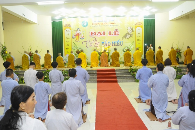 The night Lighting up the Candles of Gratitude on the Filial Piety Season at Quoc Thoi Pagoda.