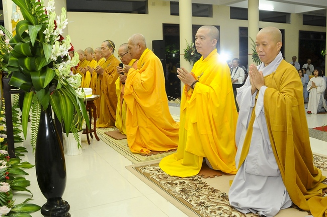 The night Lighting up the Candles of Gratitude on the Filial Piety Season at Quoc Thoi Pagoda.