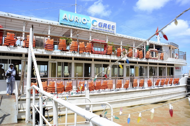 Releasing creatures on Van Phat yacht in Can Tho