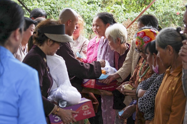 The charity trip in Binh Phuoc - Bao Loc