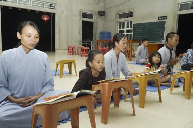 The first Buddha Dharma competition at Dong Cao Pagoda
