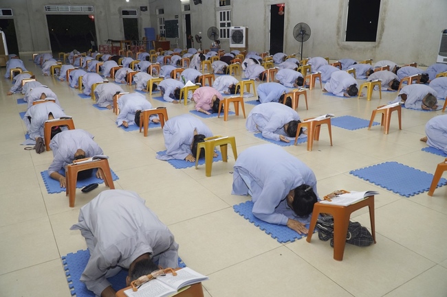 The first Buddha Dharma competition at Dong Cao Pagoda