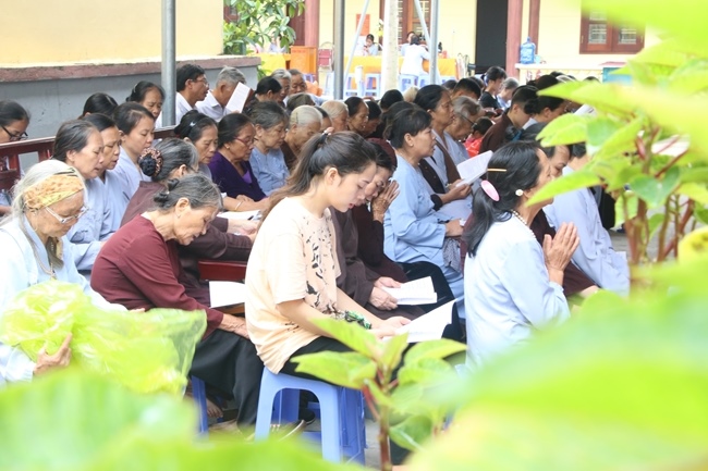 One-Day peaceful cultivation at Tieu Dao Pagoda in Quang Ninh Province.
