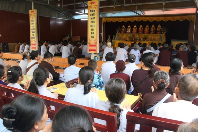 One-Day peaceful cultivation at Tieu Dao Pagoda in Quang Ninh Province.