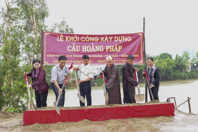 The beggining ceremony for construction of Hoang Phap bridge in Kien Giang