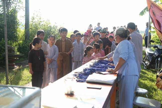 The retreat Sowing seeds lotus at Dong Cao Pagoda