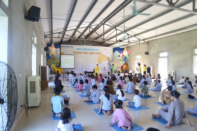 The retreat Sowing seeds lotus at Dong Cao Pagoda