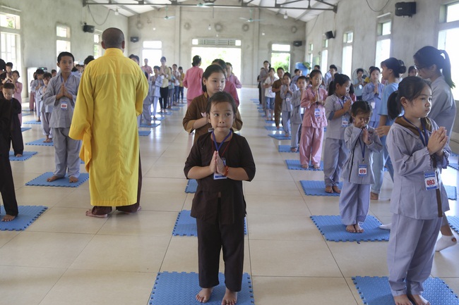 The retreat Sowing seeds lotus at Dong Cao Pagoda