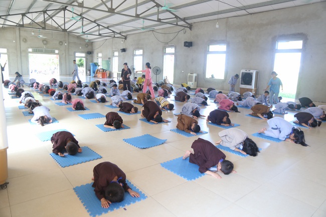 The retreat Sowing seeds lotus at Dong Cao Pagoda