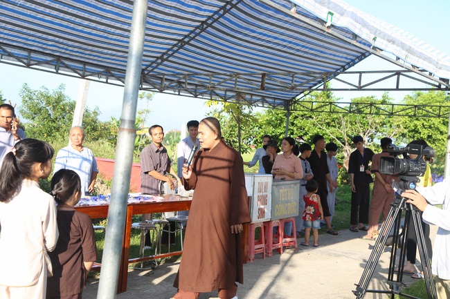 The retreat Sowing seeds lotus at Dong Cao Pagoda