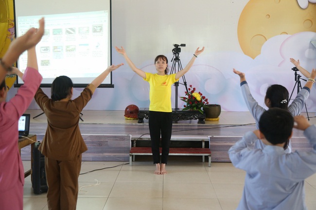 The retreat Sowing seeds lotus at Dong Cao Pagoda