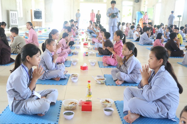 The retreat Sowing seeds lotus at Dong Cao Pagoda