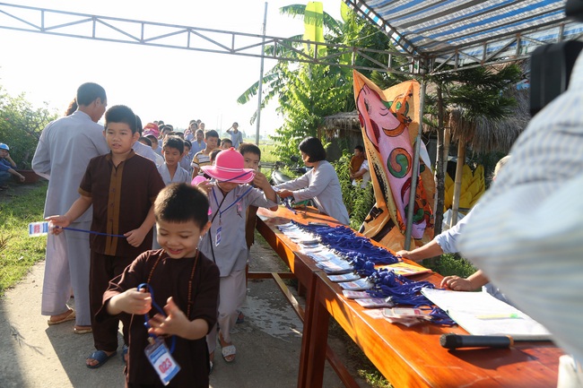 The retreat Sowing seeds lotus at Dong Cao Pagoda