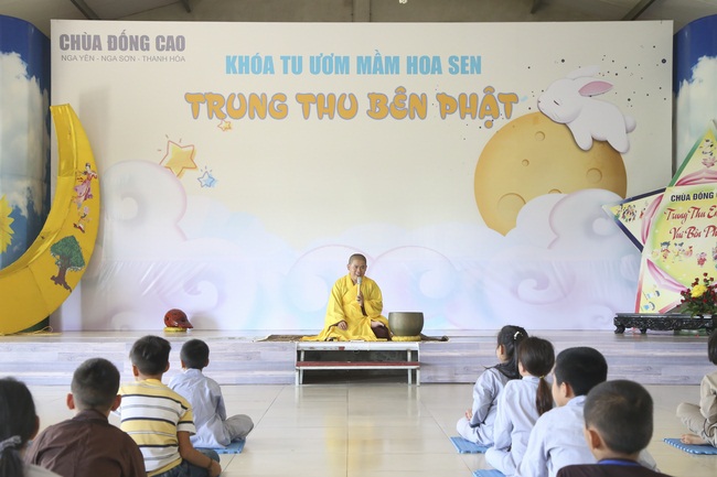 The retreat Sowing seeds lotus at Dong Cao Pagoda