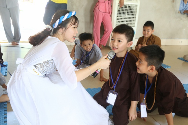 The retreat Sowing seeds lotus at Dong Cao Pagoda