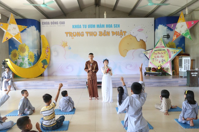 The retreat Sowing seeds lotus at Dong Cao Pagoda