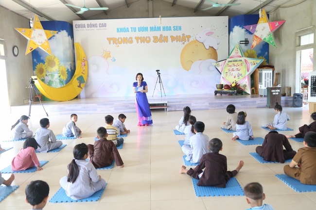 The retreat Sowing seeds lotus at Dong Cao Pagoda