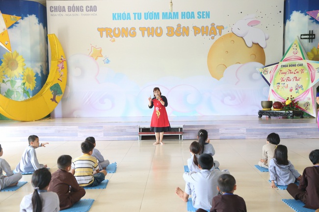 The retreat Sowing seeds lotus at Dong Cao Pagoda