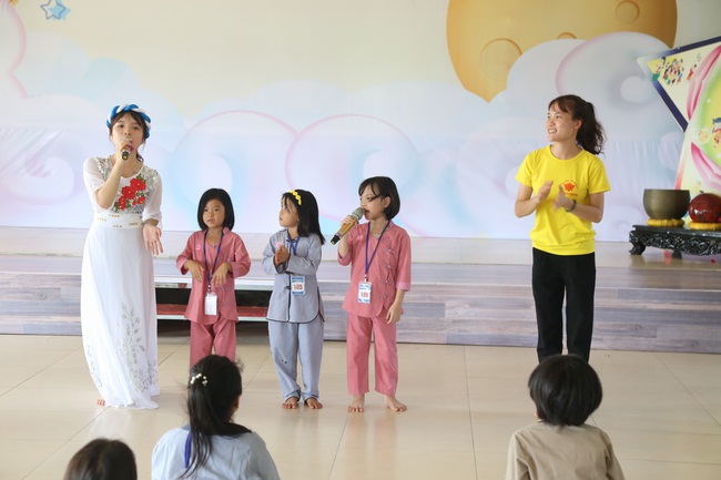 The retreat Sowing seeds lotus at Dong Cao Pagoda
