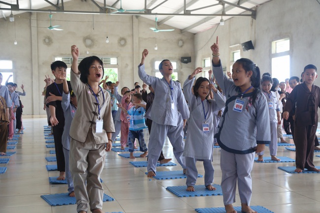 The retreat Sowing seeds lotus at Dong Cao Pagoda