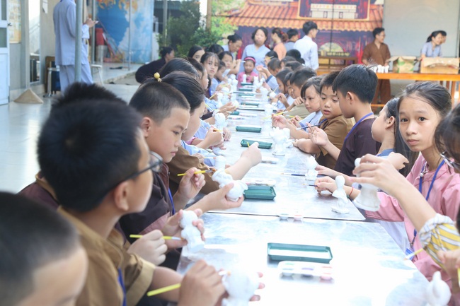 The retreat Sowing seeds lotus at Dong Cao Pagoda