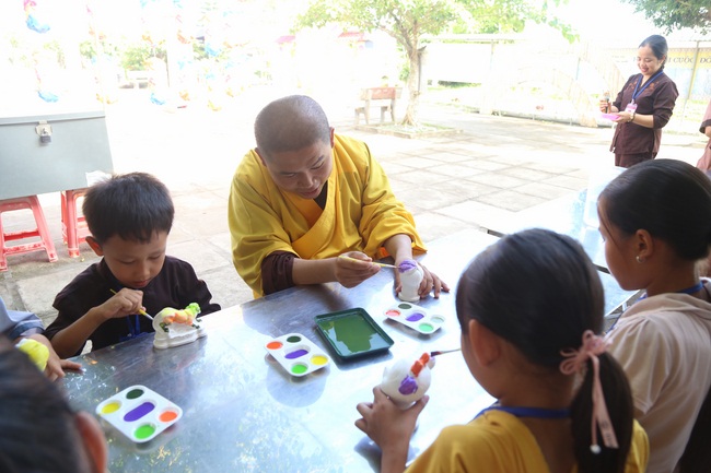 The retreat Sowing seeds lotus at Dong Cao Pagoda