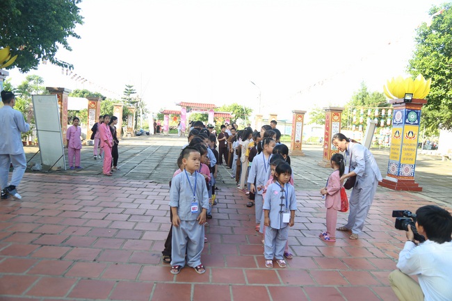 The retreat Sowing seeds lotus at Dong Cao Pagoda