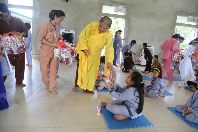 The retreat Sowing seeds lotus at Dong Cao Pagoda