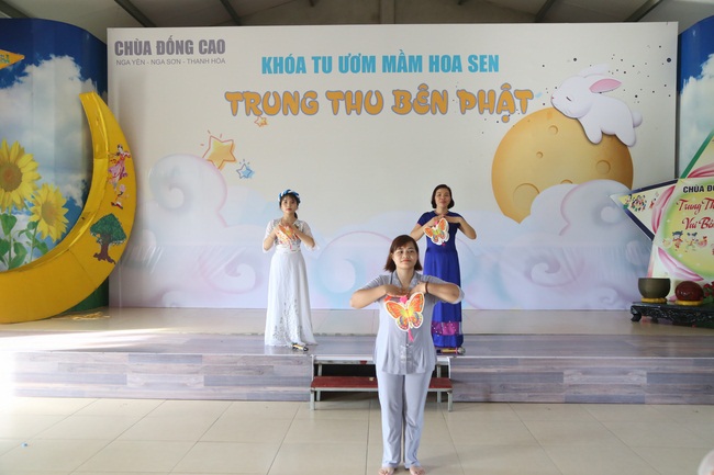 The retreat Sowing seeds lotus at Dong Cao Pagoda