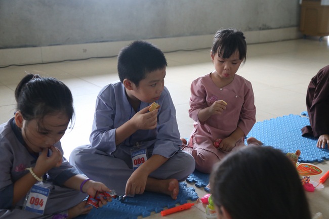 The retreat Sowing seeds lotus at Dong Cao Pagoda