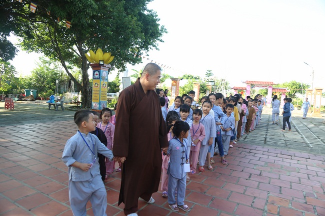 The retreat Sowing seeds lotus at Dong Cao Pagoda