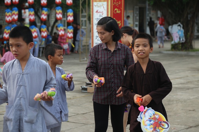 The retreat Sowing seeds lotus at Dong Cao Pagoda