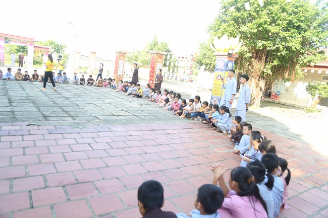 The retreat Sowing seeds lotus at Dong Cao Pagoda
