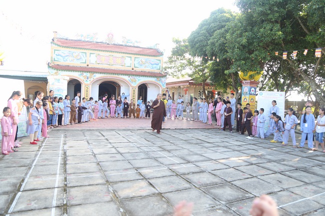 The retreat Sowing seeds lotus at Dong Cao Pagoda
