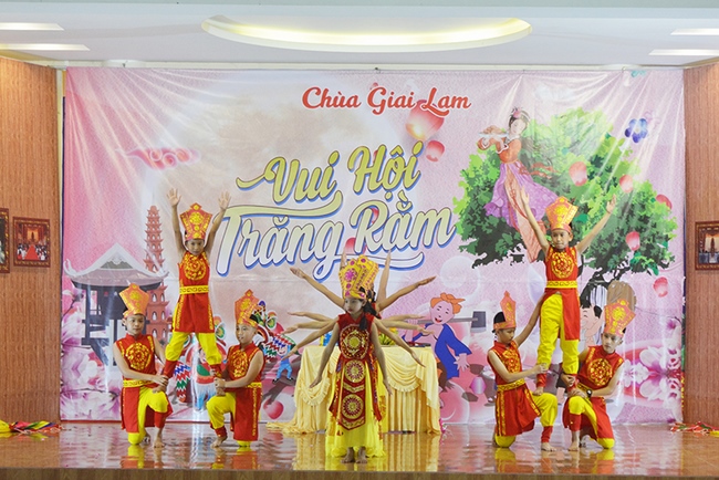 The Festival of Full Moon at Giai Lam Pagoda, in Ha Tinh