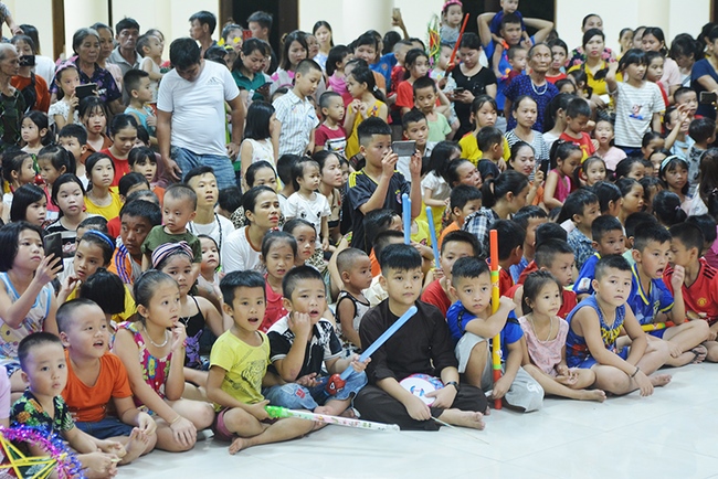 The Festival of Full Moon at Giai Lam Pagoda, in Ha Tinh