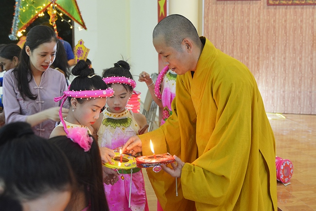 The Festival of Full Moon at Giai Lam Pagoda, in Ha Tinh