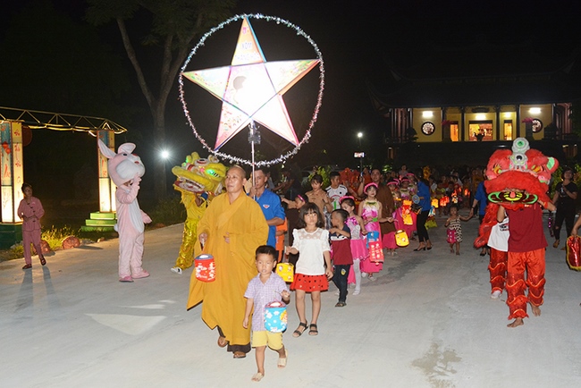 The Festival of Full Moon at Giai Lam Pagoda, in Ha Tinh